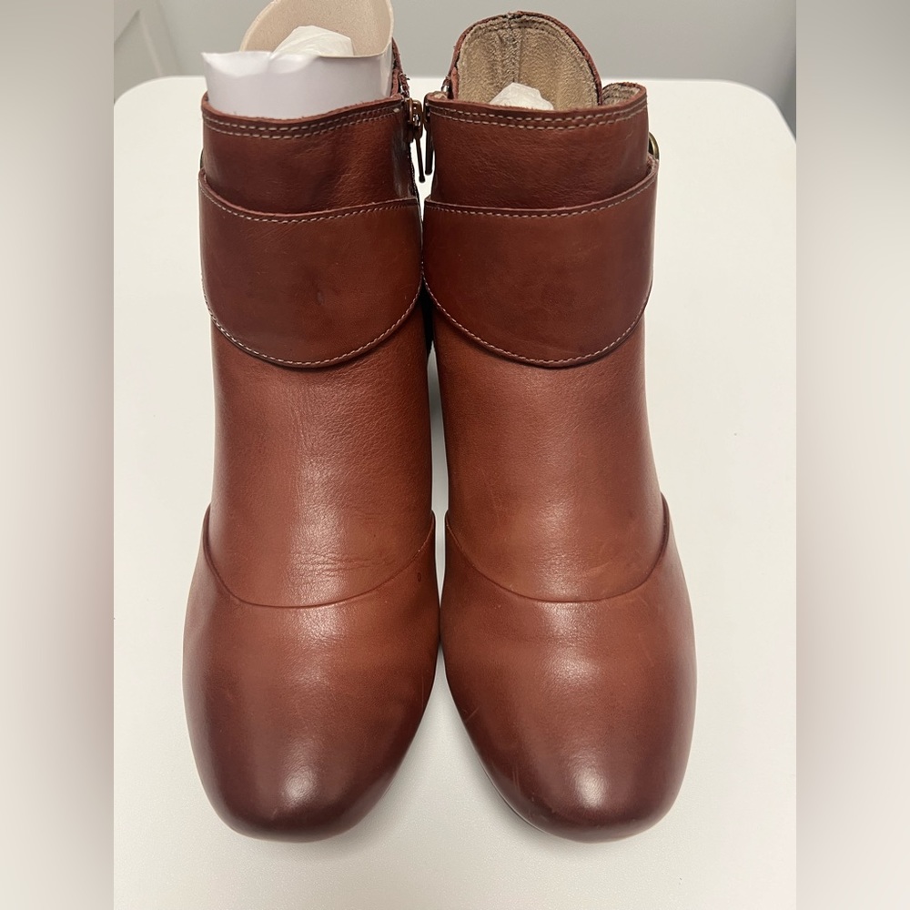 Taos Addition Saddle Brown Leather Side Zip Buckle Ankle Booties Size 8.5